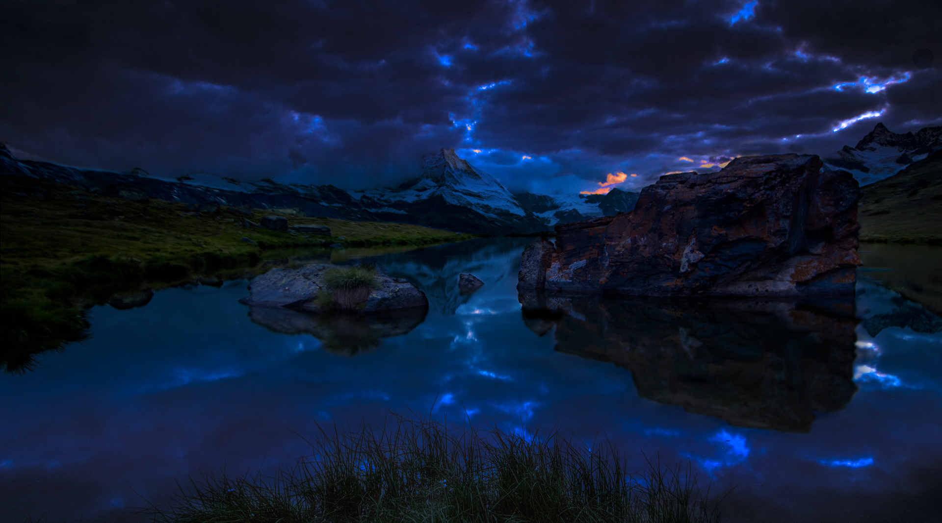 Matterhorn_mit_Wolken_Abendstimmung