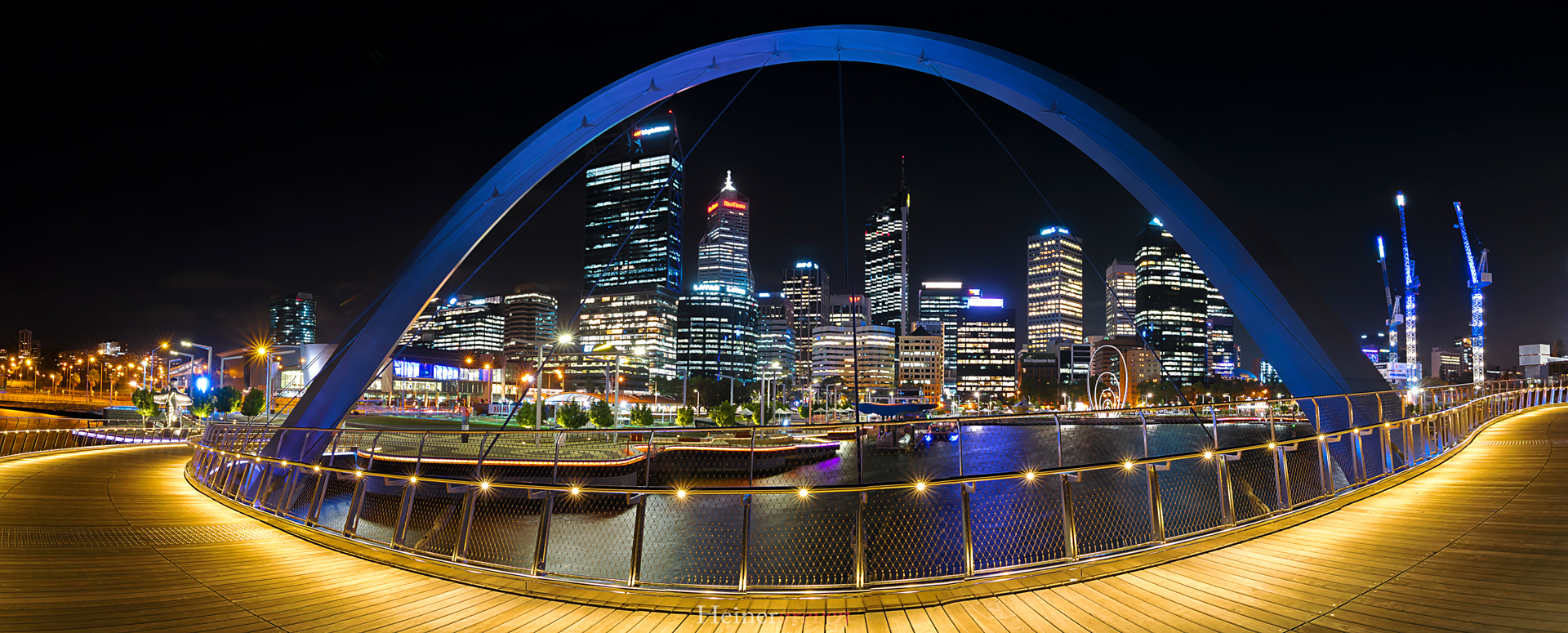Perth Panorama-Elizabeth-Quay-Bridge-bei-Nacht