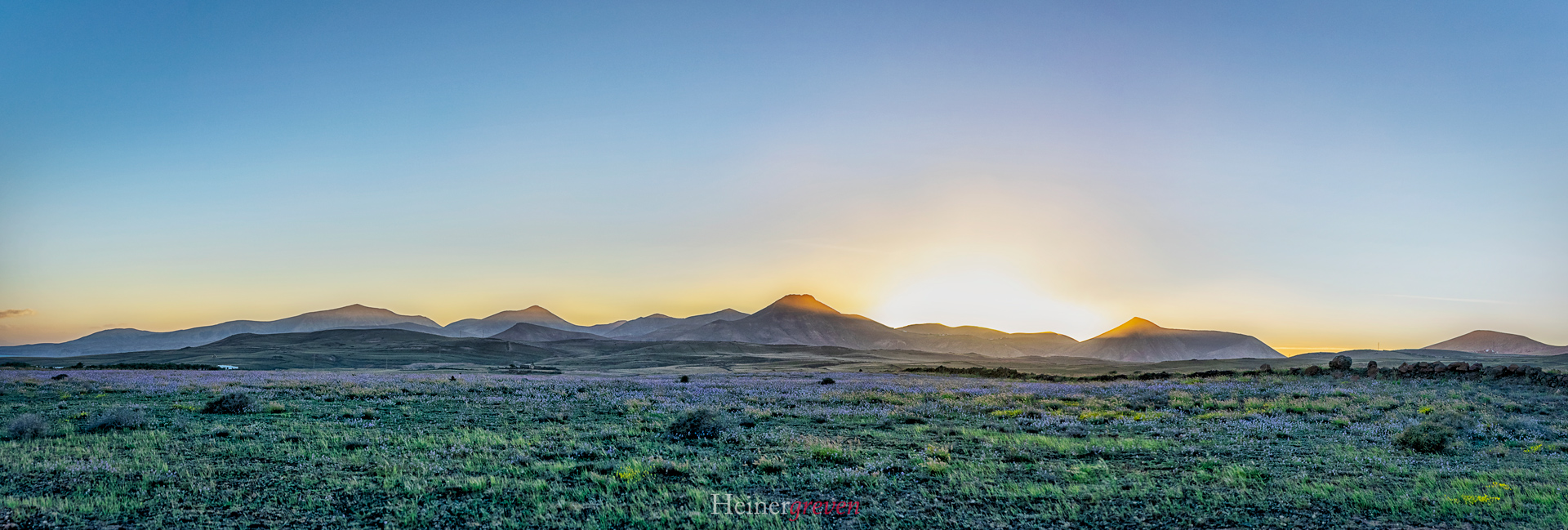 Lanzarote Panorama_Vulkanlandschaft_Sonnenuntergang